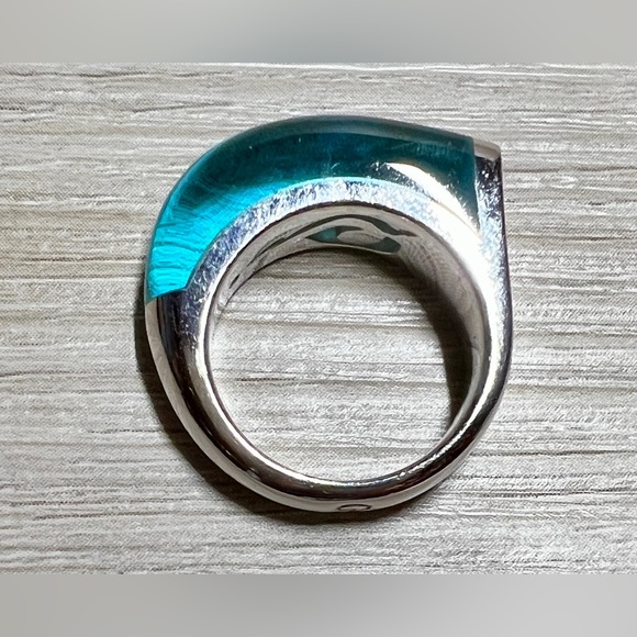 Designer Guess Collection Sterling Silver Blue Resin Hawaiian Hook Ring, Size 6 - Picture 7 of 11